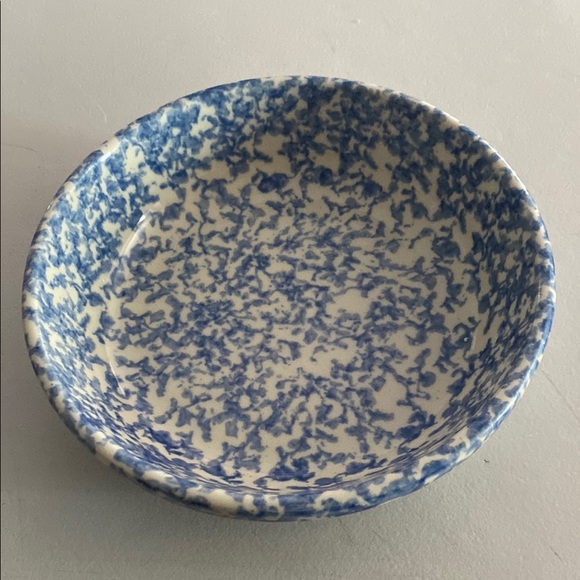 Gerald E Henn Roseville Blue and White 8” Bowl - Picture 1 of 8